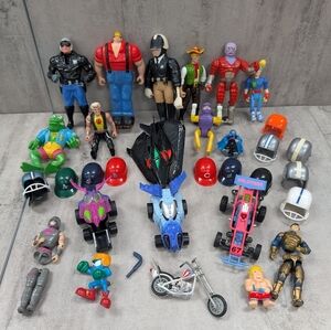 Lot of Vintage 80's and 90's action figures Ghostbusters Terminator Ninja Turtle